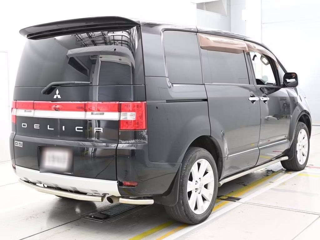 MITSUBISHI DELICA D:5