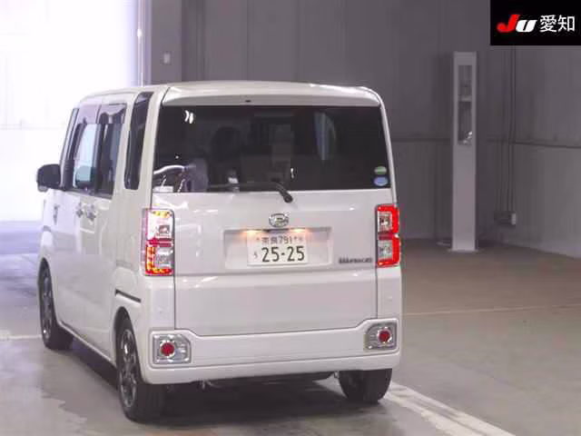 DAIHATSU WAKE