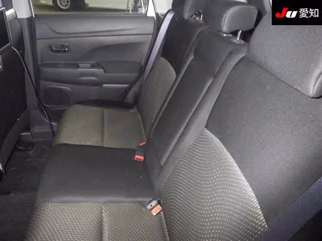 MITSUBISHI RVR