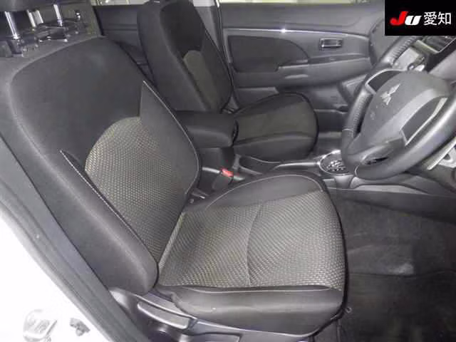 MITSUBISHI RVR