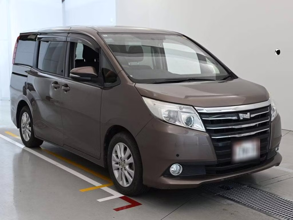 TOYOTA NOAH