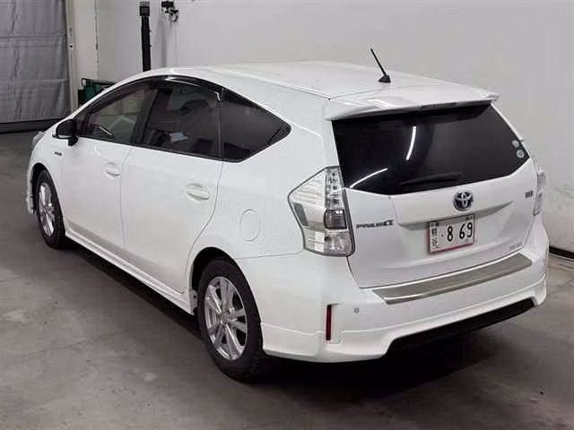 TOYOTA PRIUS ALPHA