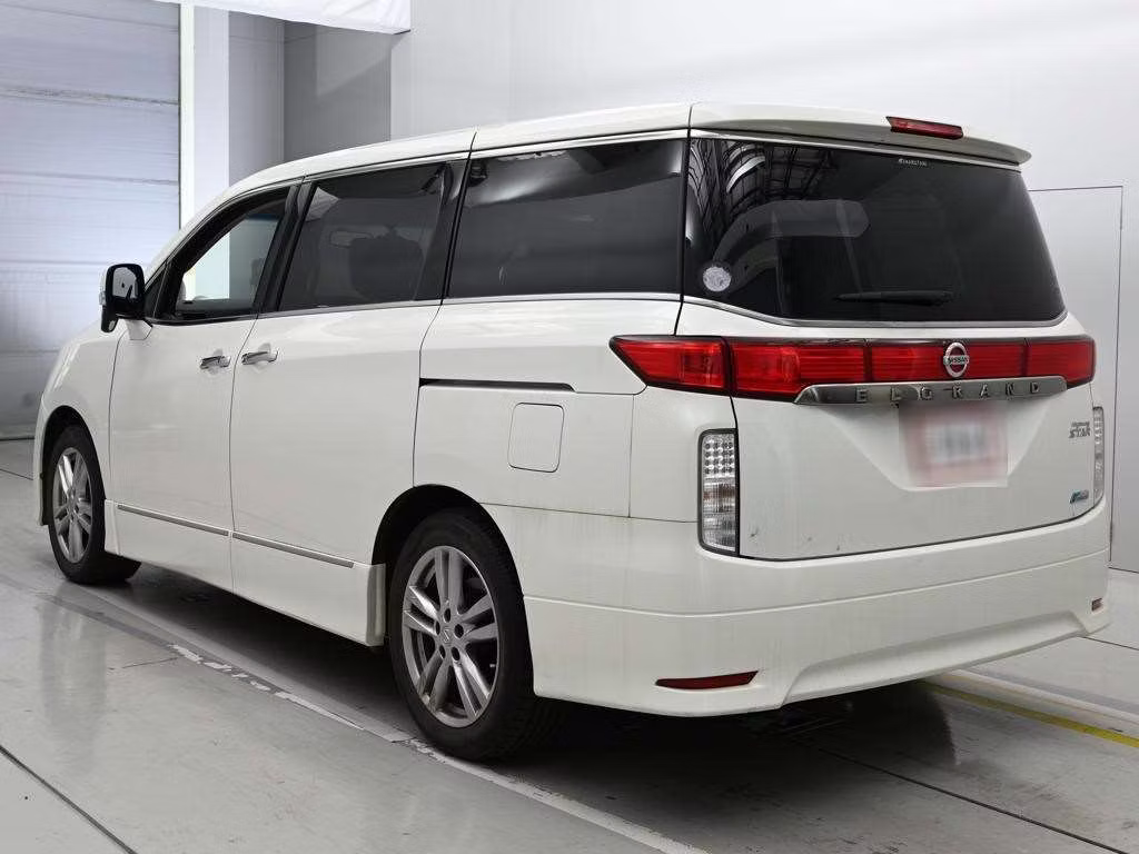 NISSAN ELGRAND