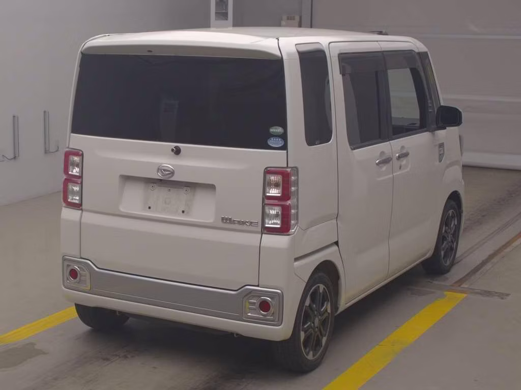 DAIHATSU WAKE