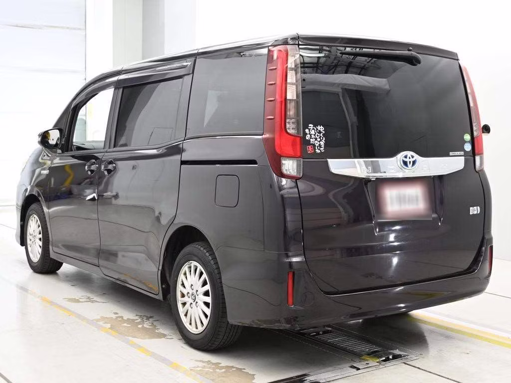 TOYOTA NOAH