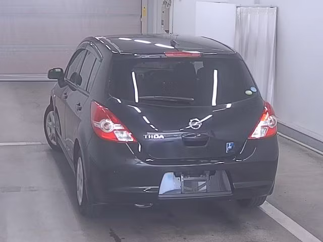 NISSAN TIIDA
