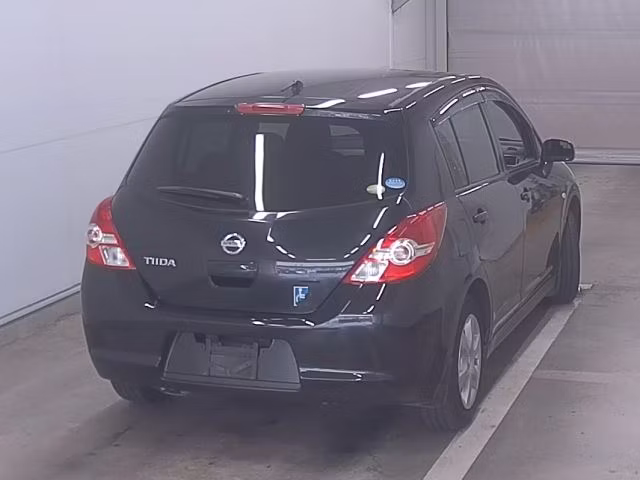 NISSAN TIIDA