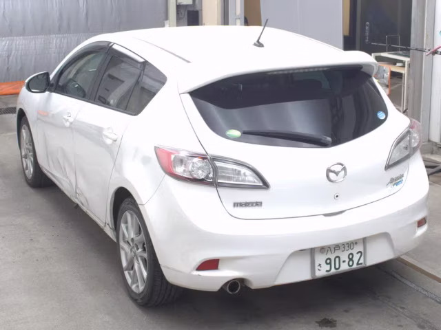 MAZDA AXELA
