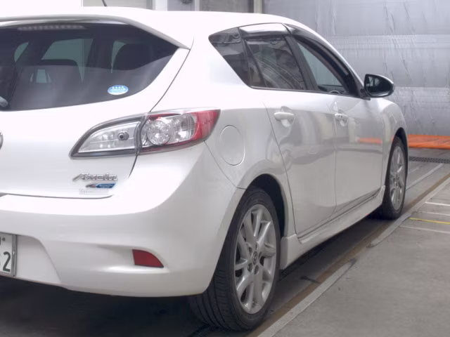 MAZDA AXELA