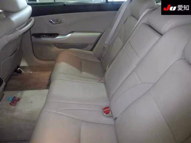 TOYOTA CROWN MAJESTA
