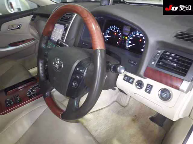 TOYOTA CROWN MAJESTA