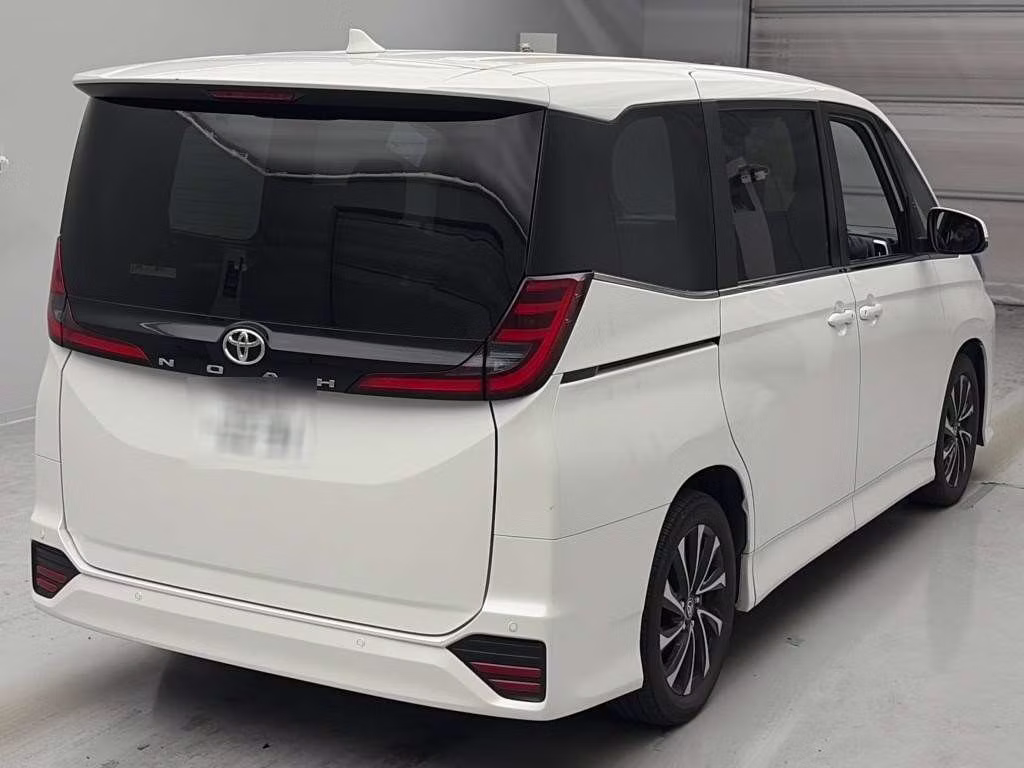 TOYOTA NOAH