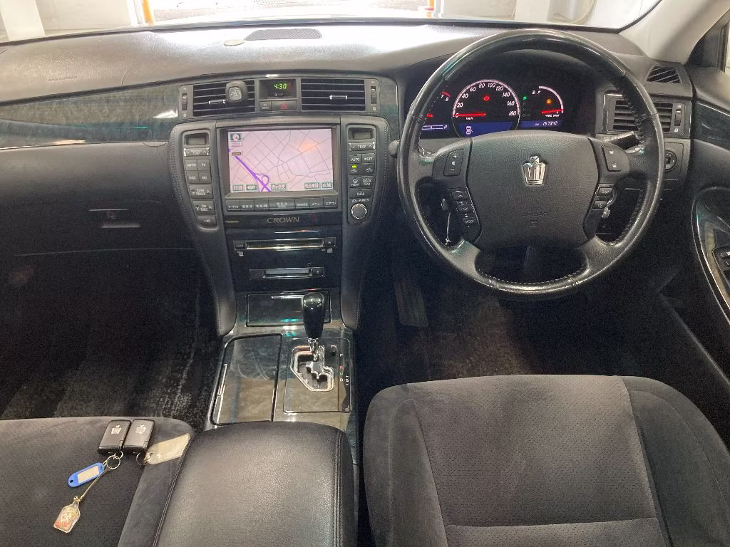 TOYOTA CROWN