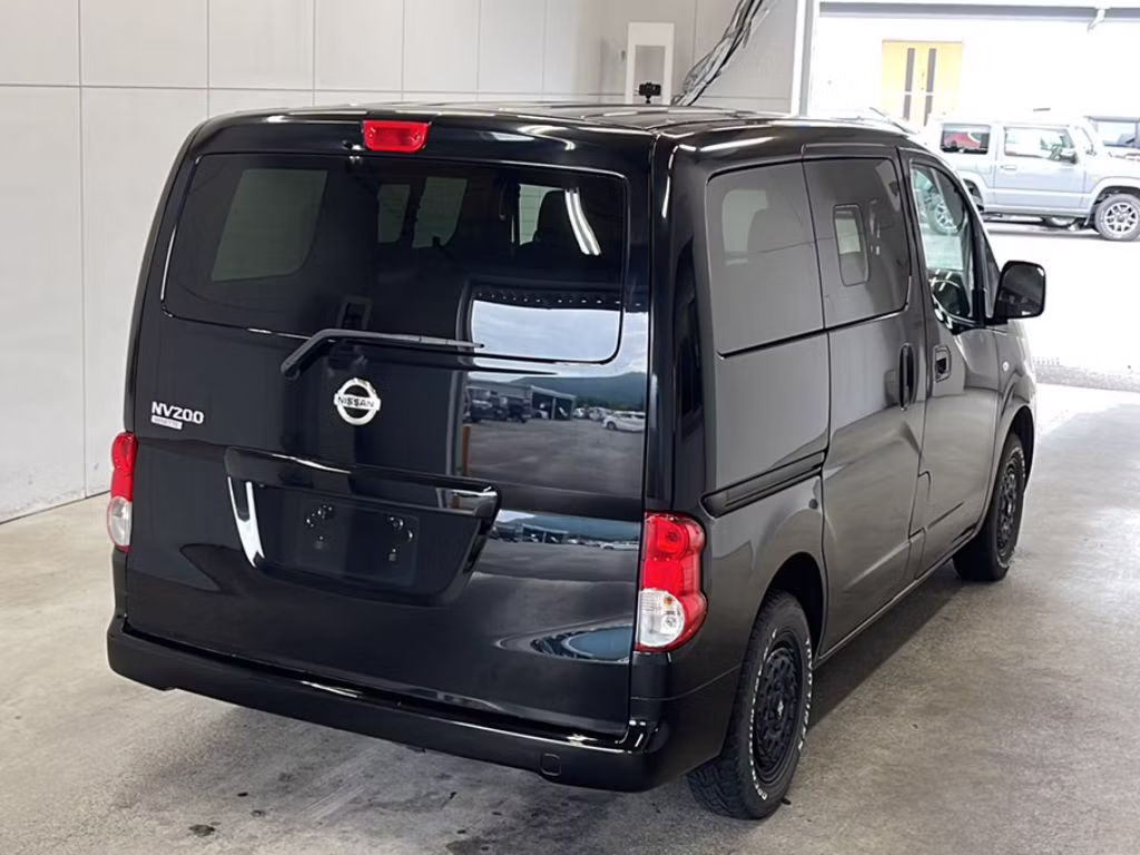 NISSAN NV200