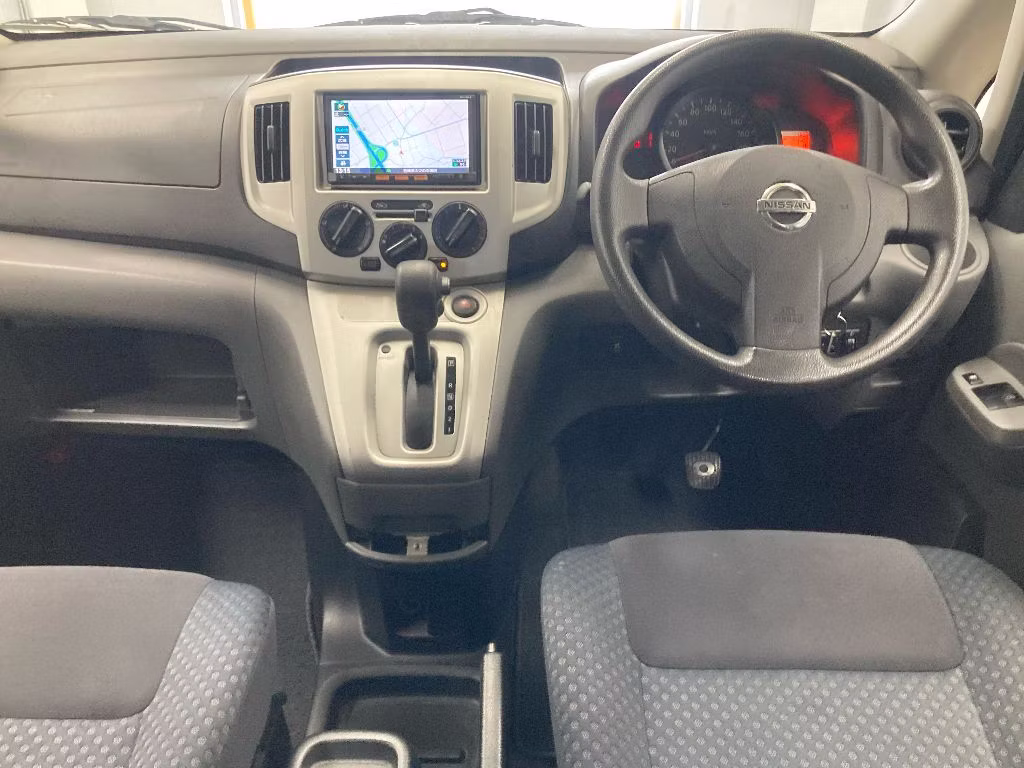 NISSAN NV200