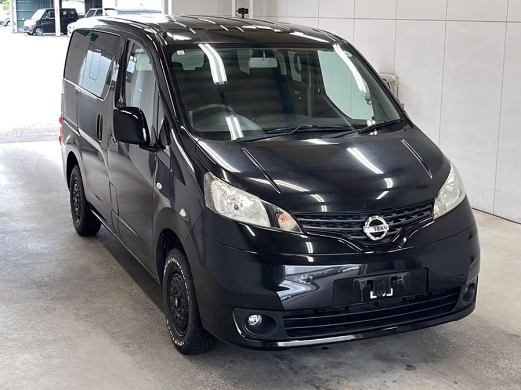 NISSAN NV200