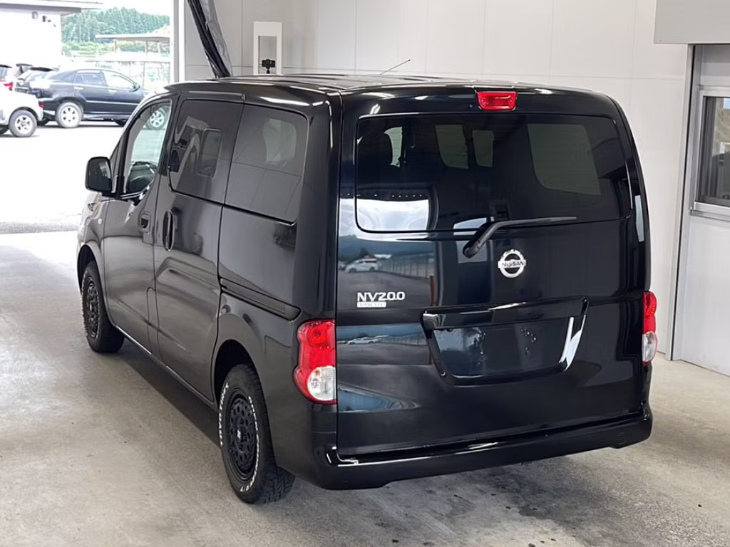 NISSAN NV200