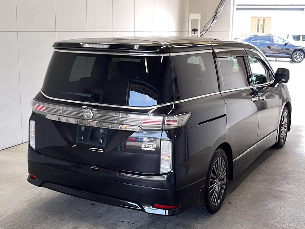 NISSAN ELGRAND