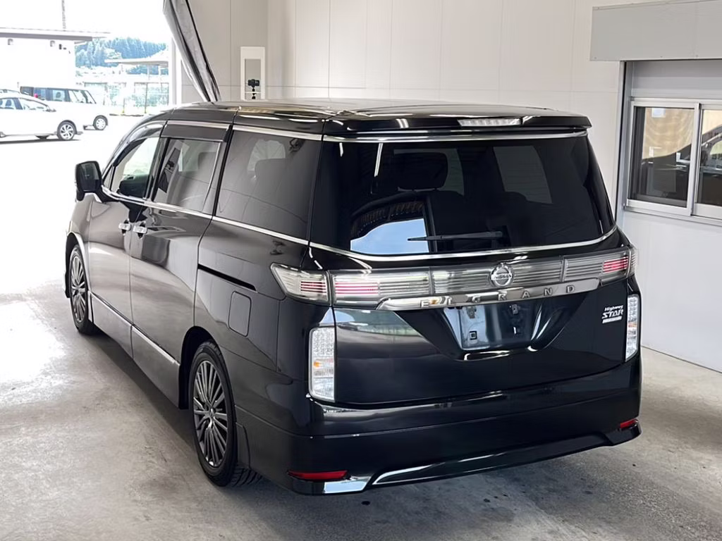 NISSAN ELGRAND