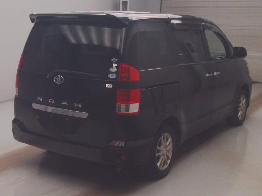 TOYOTA NOAH