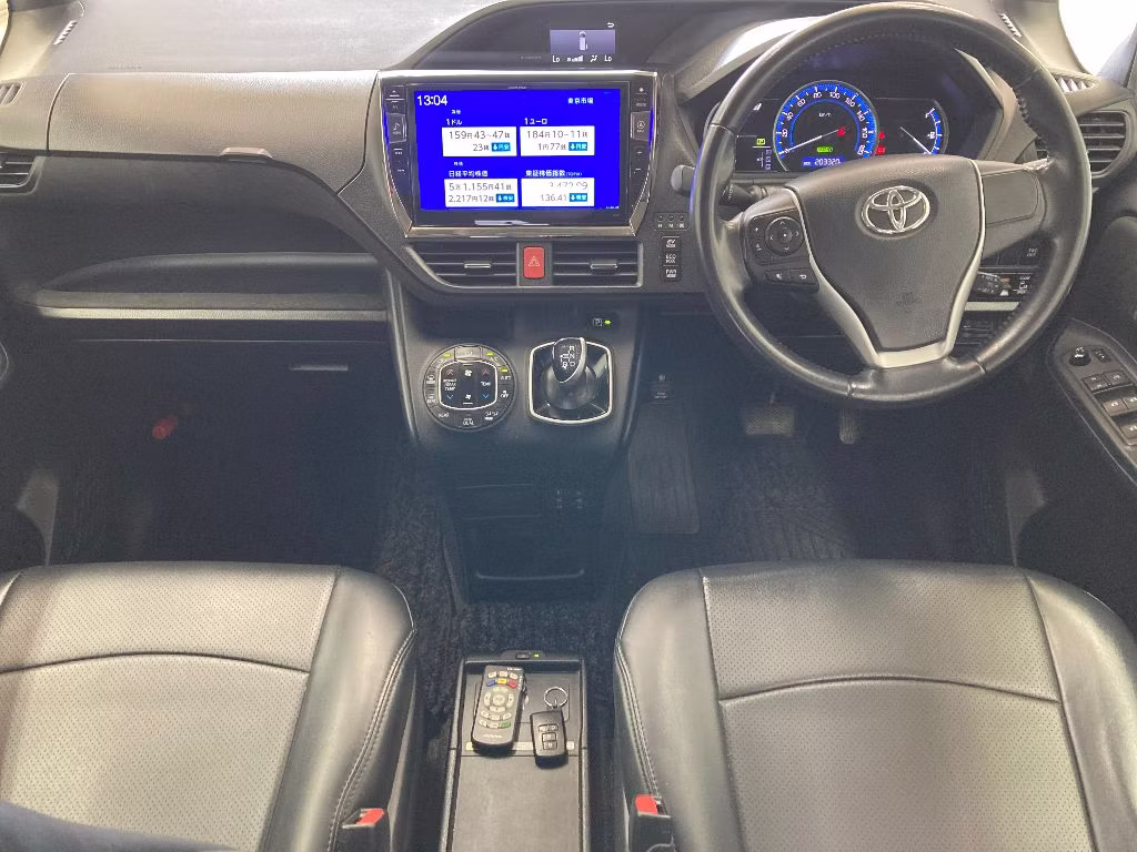 TOYOTA VOXY