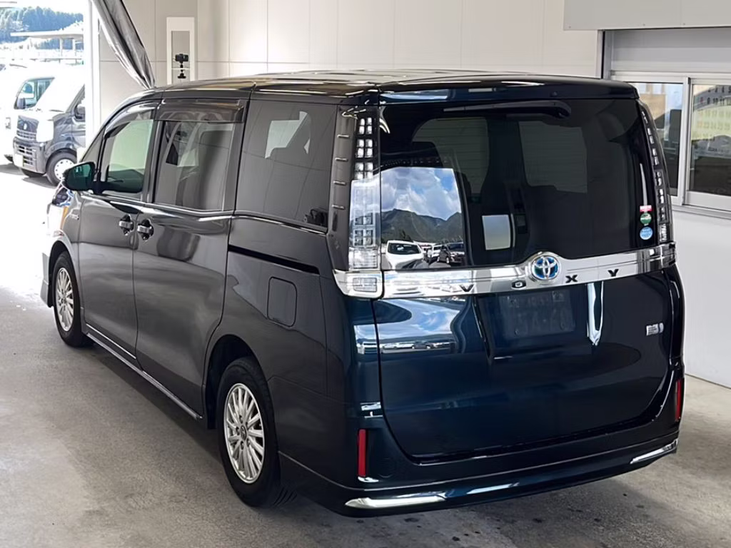TOYOTA VOXY