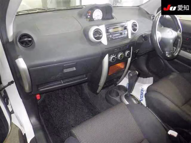 TOYOTA IST