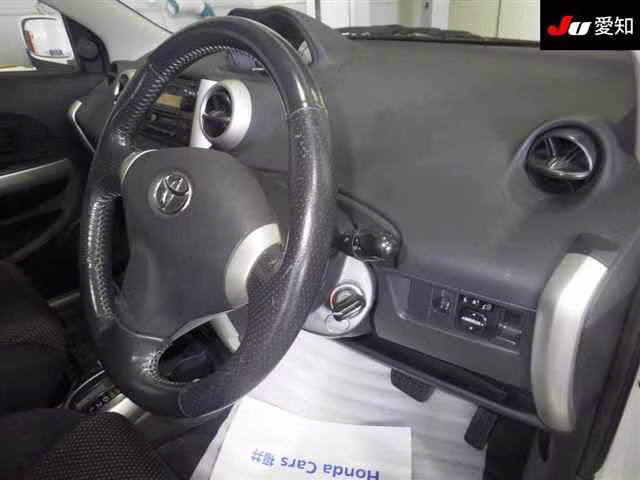 TOYOTA IST