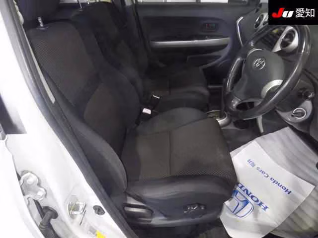 TOYOTA IST