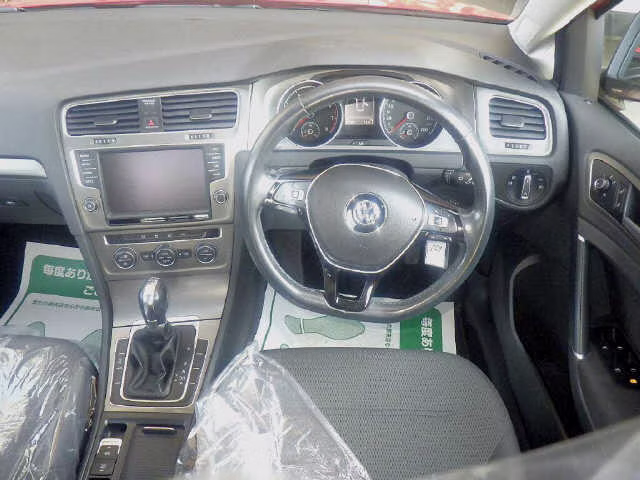 VOLKSWAGEN GOLF