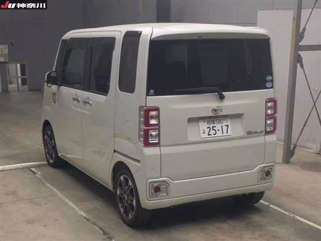 DAIHATSU WAKE
