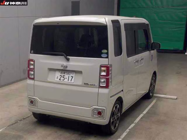 DAIHATSU WAKE