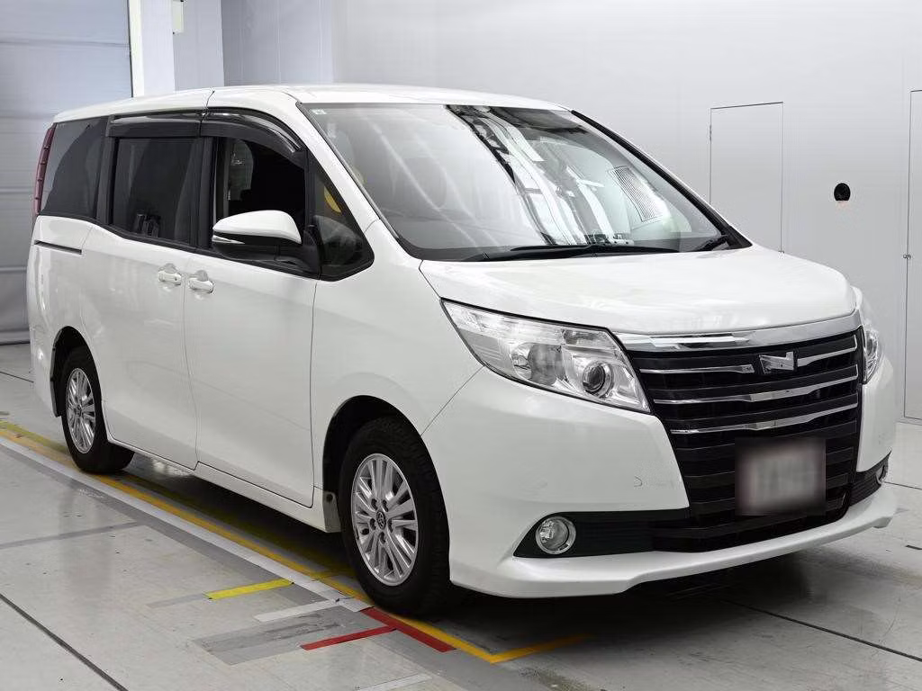 TOYOTA NOAH