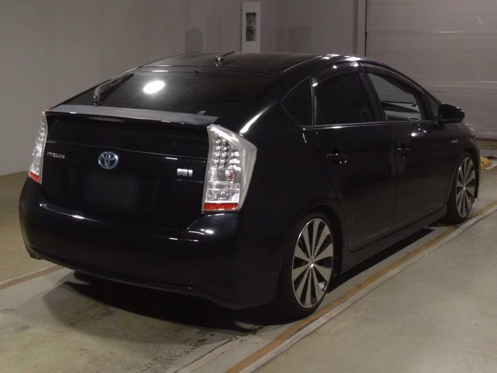 TOYOTA PRIUS