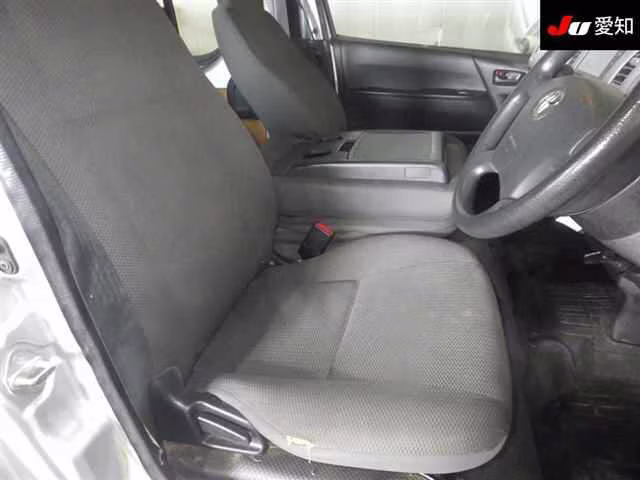 TOYOTA REGIUS ACE