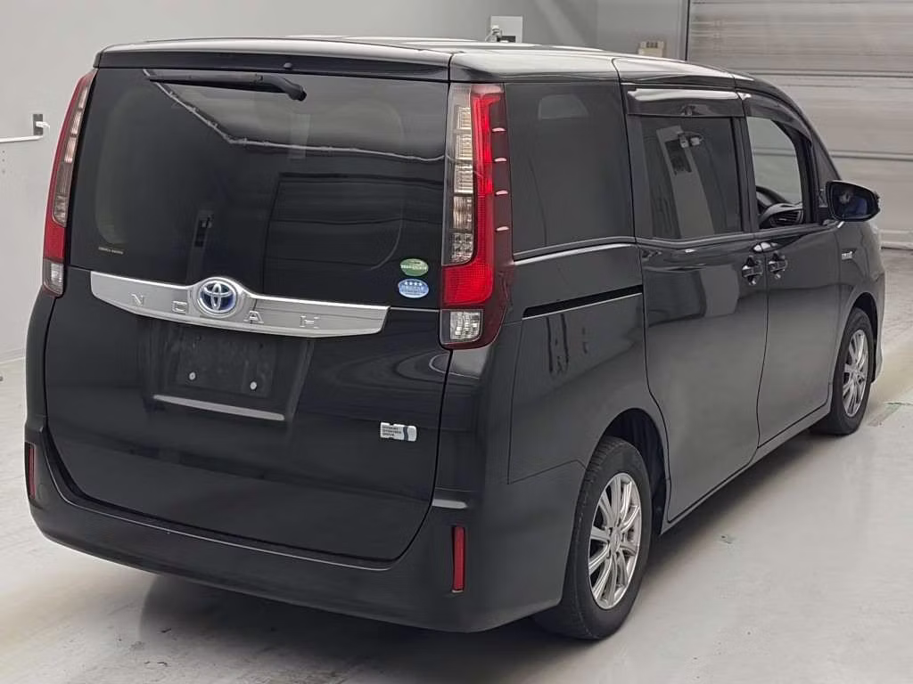 TOYOTA NOAH
