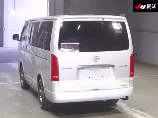 TOYOTA REGIUS ACE
