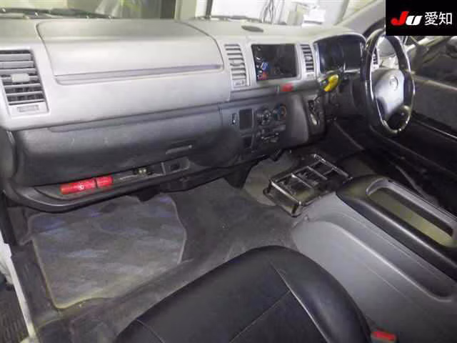 TOYOTA REGIUS ACE
