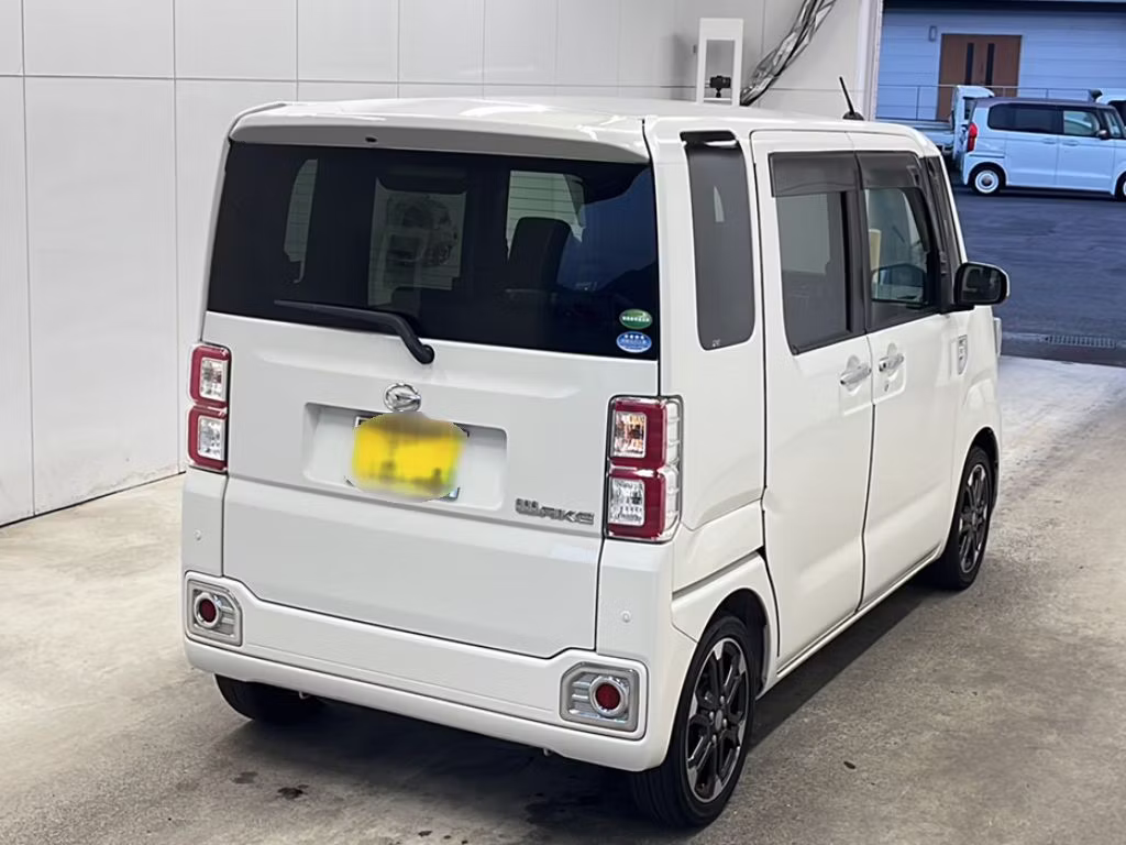 DAIHATSU WAKE