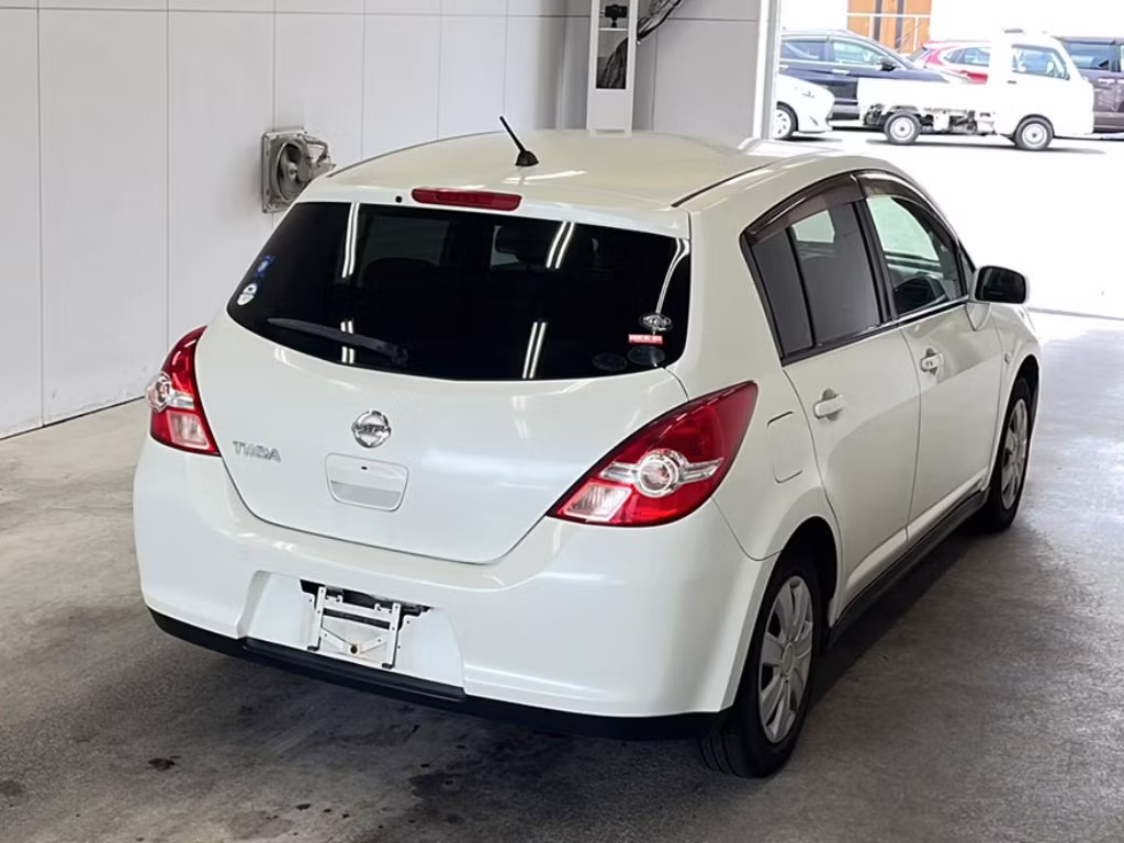 NISSAN TIIDA