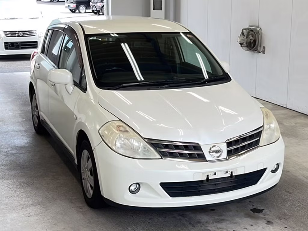 NISSAN TIIDA