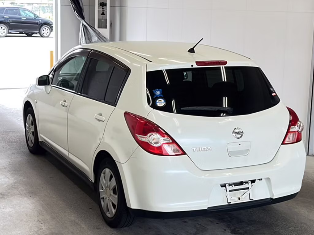 NISSAN TIIDA