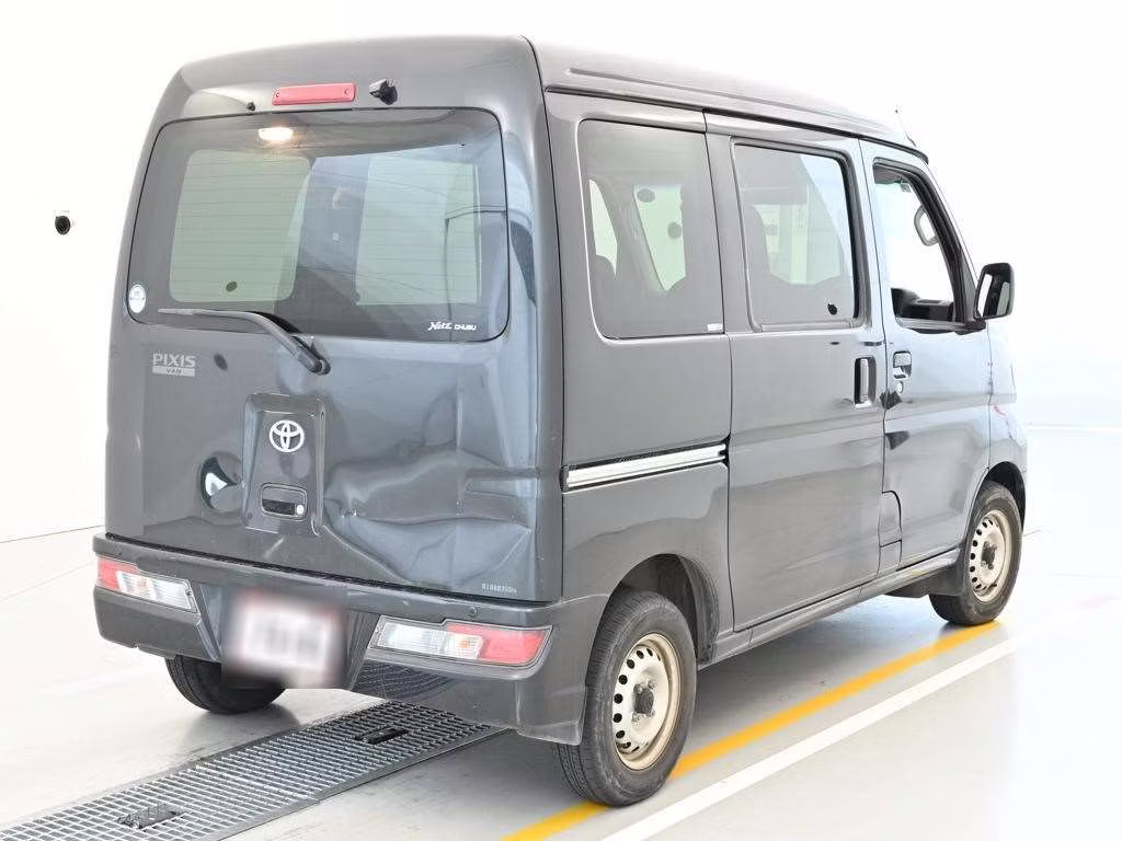 TOYOTA PIXIS VAN