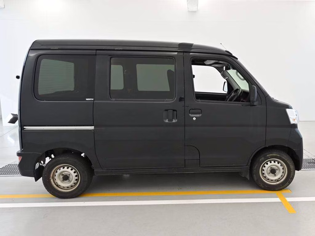 TOYOTA PIXIS VAN