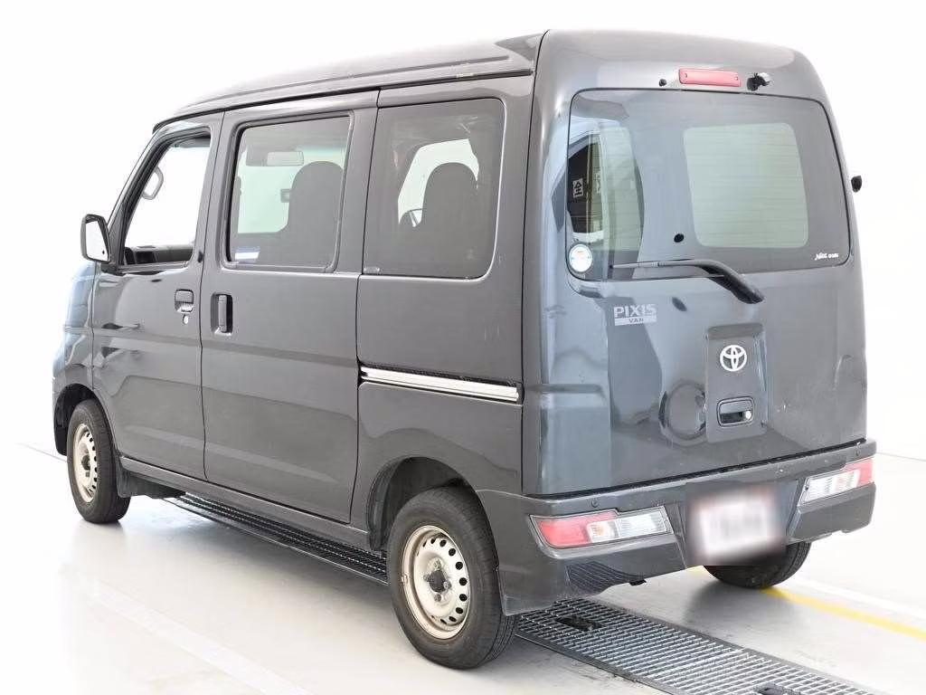 TOYOTA PIXIS VAN