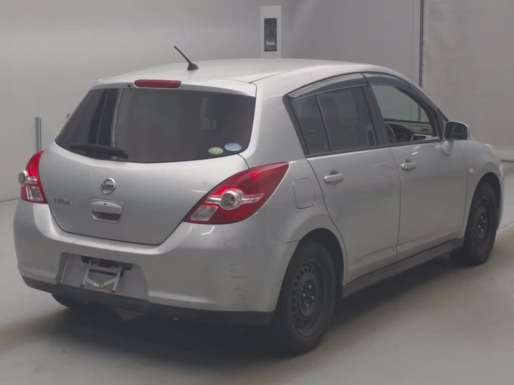 NISSAN TIIDA