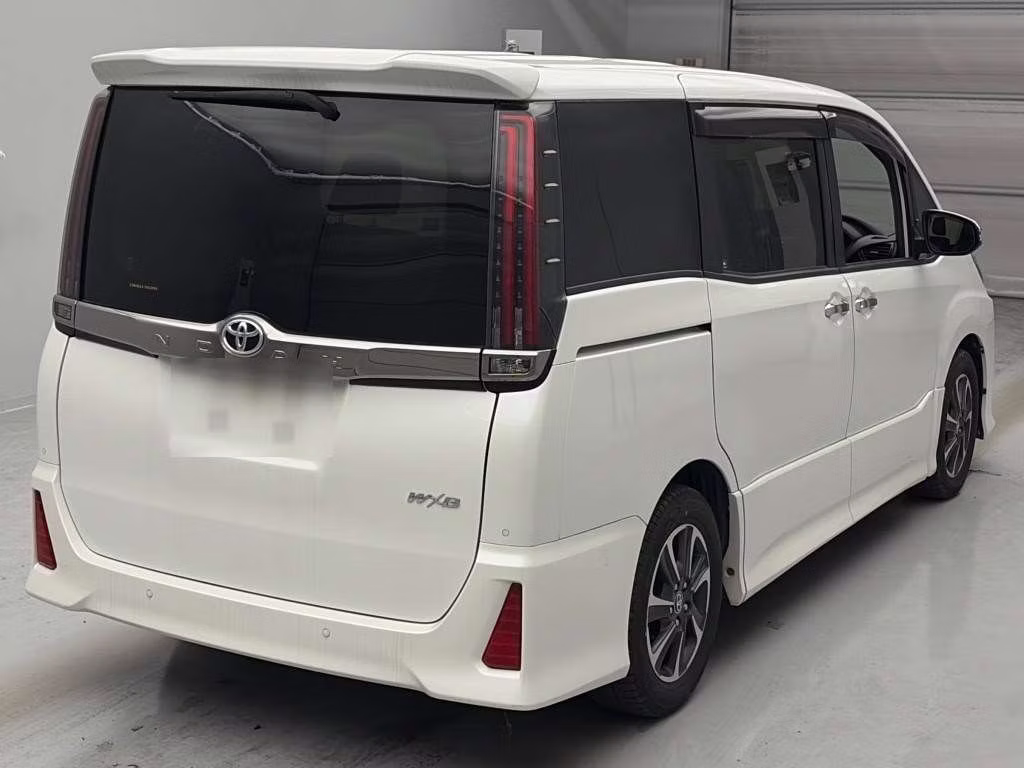 TOYOTA NOAH