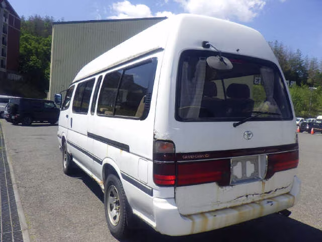 TOYOTA HIACE