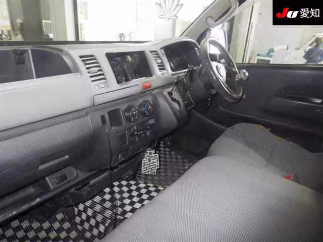 TOYOTA REGIUS ACE