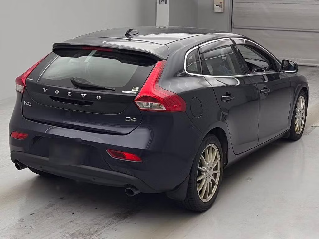 VOLVO V40